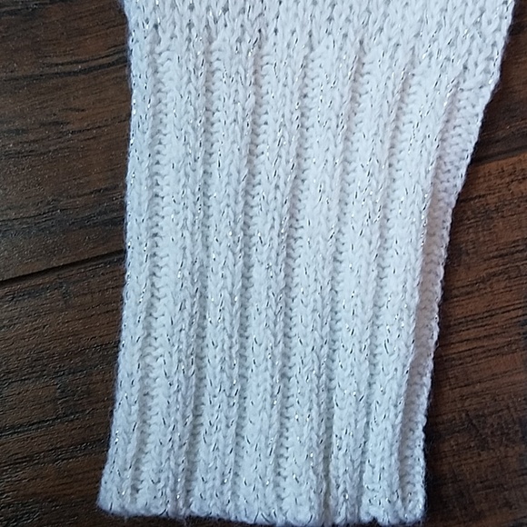 JohnPaulRichard White w/silver Sweater - Picture 5 of 7